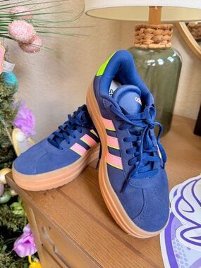 Women's ADIDAS VL Court Bold Platform Casual Sneakers